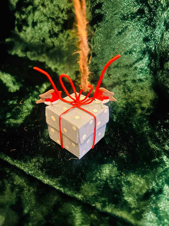 Robins tying Ribbon on Present